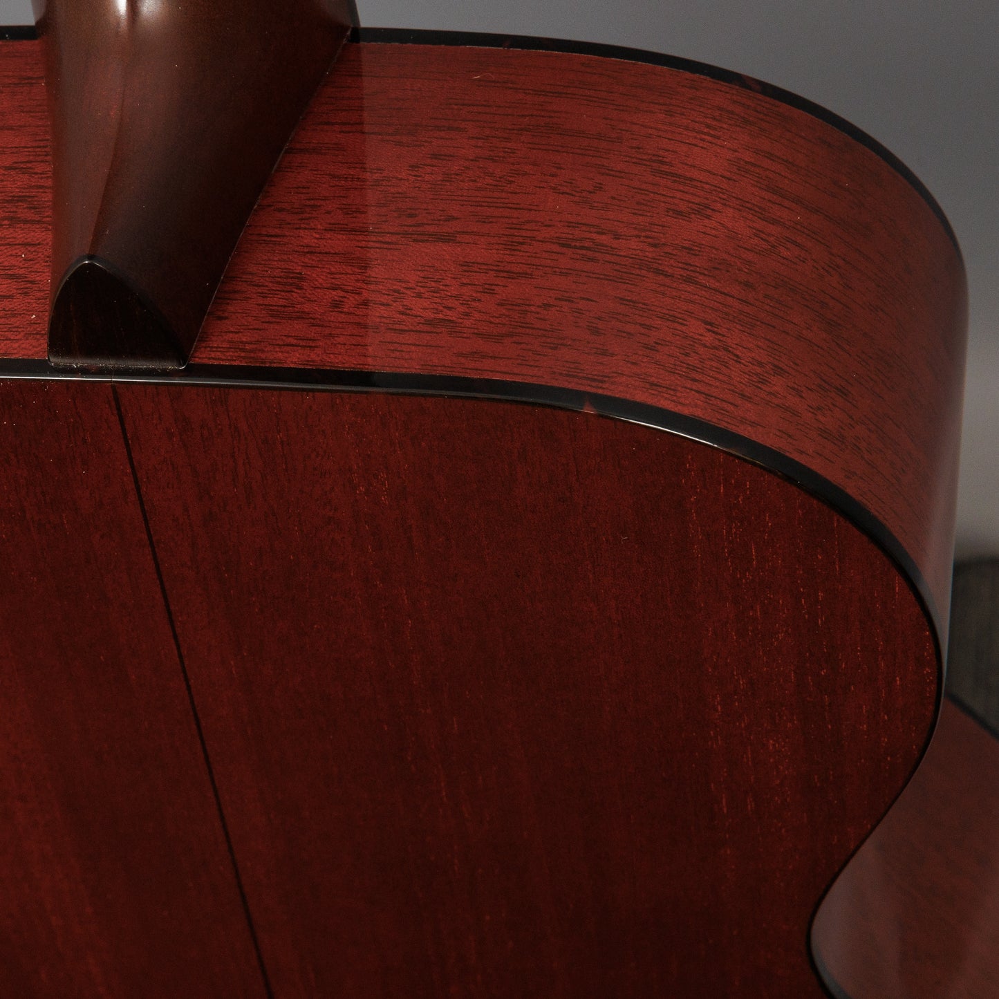 2009 Martin 00-18V
