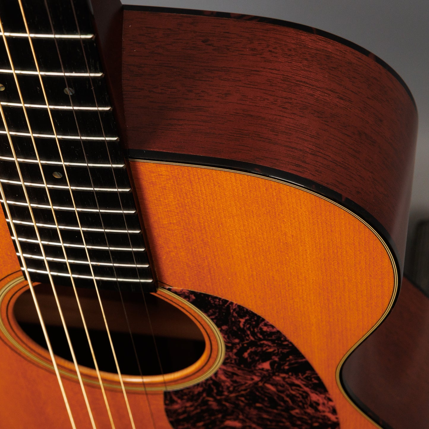2009 Martin 00-18V